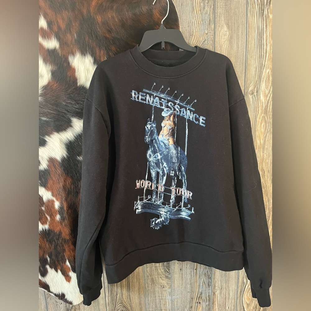 Renaissance tour Beyoncé size large tour pullover sweatshirt like new condition